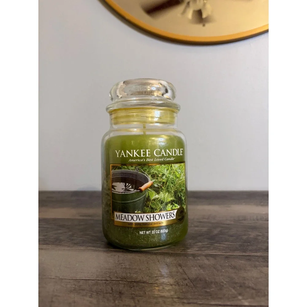 Yankee Candle Meadow Showers Large Jar Candle 22 oz Green